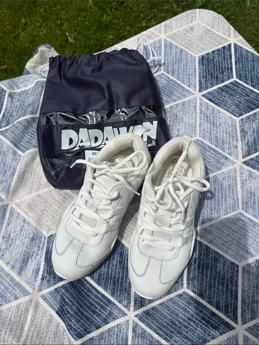 DADAWEN White Sneakers with Matching Drawstring Bag